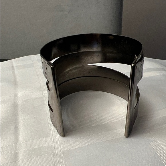 3 Silver colored Bracelets - Picture 5 of 13